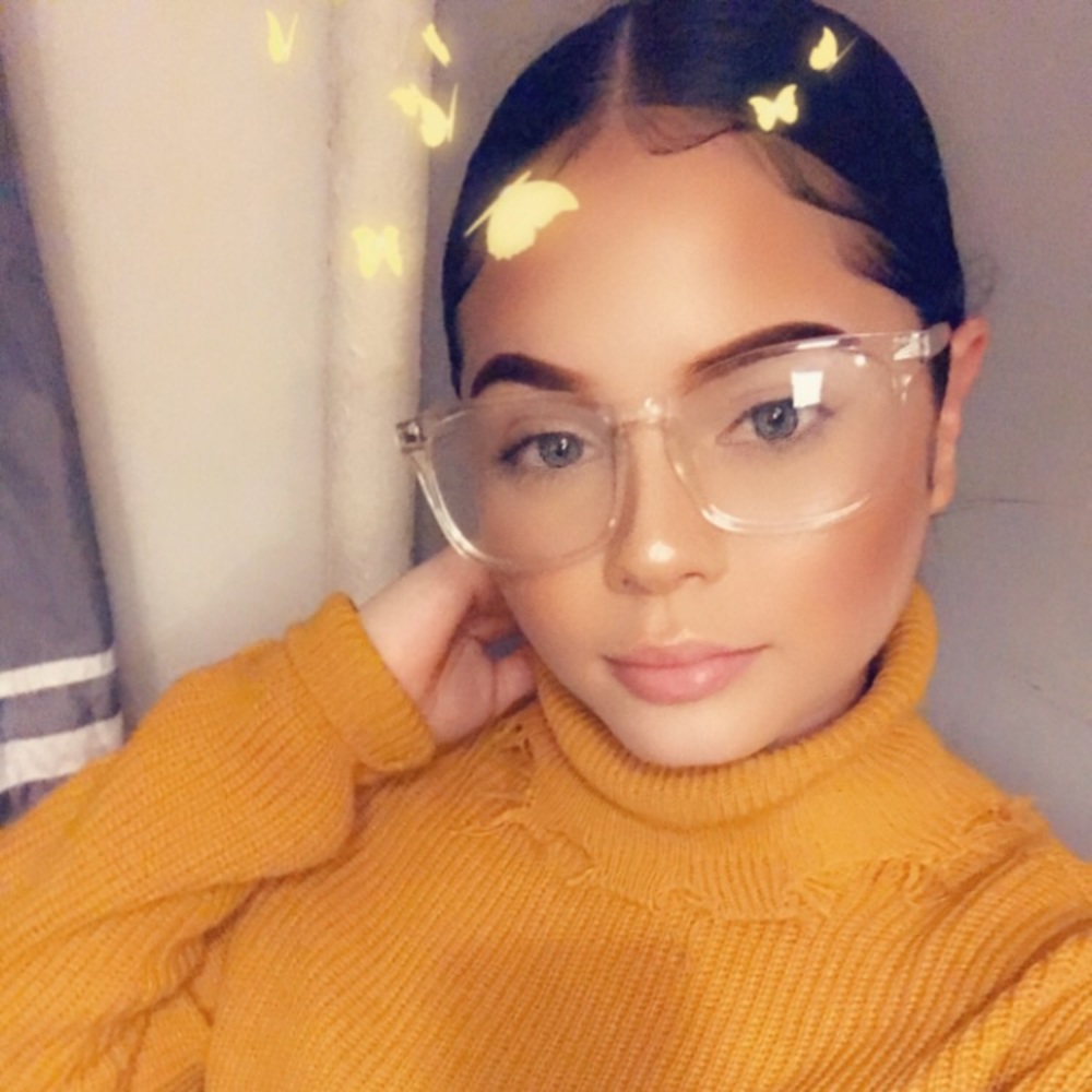 Meet your Posher, Belle